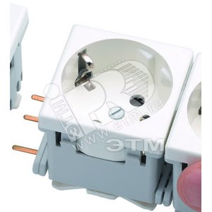 Connect Розетка с заземлением 16А 250В 45х45мм безвинтовые клеммы SC белый